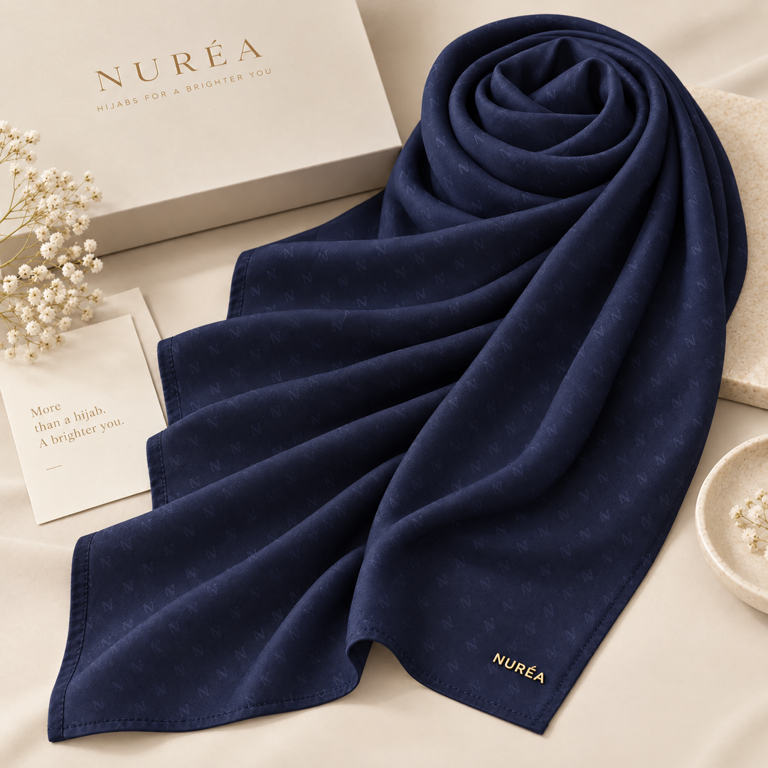 Bawal segi empat Nuréa Hijab warna Biru Malam