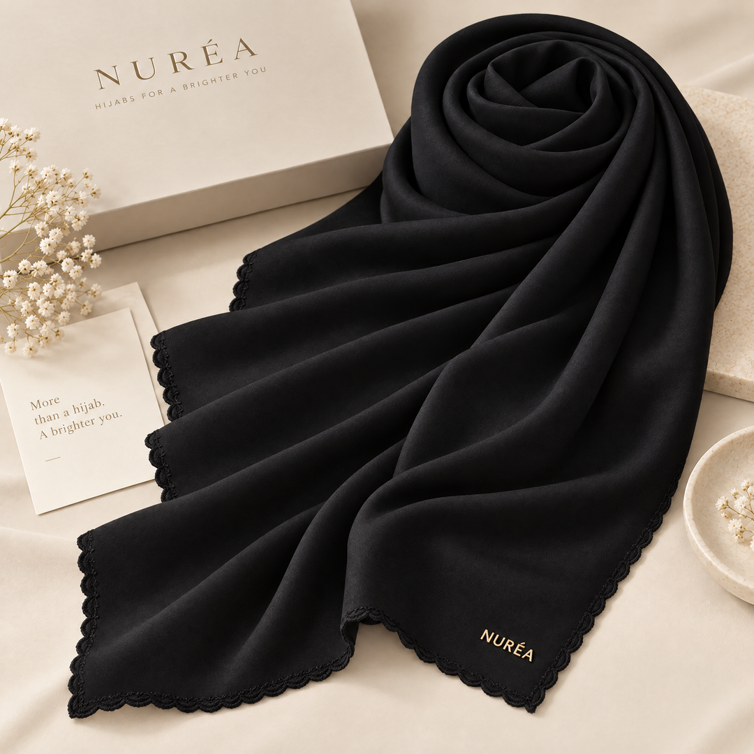 Bawal segi empat Nuréa Hijab warna Hitam Pekat