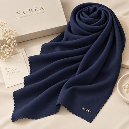 Bawal segi empat Nuréa Hijab warna Biru Malam